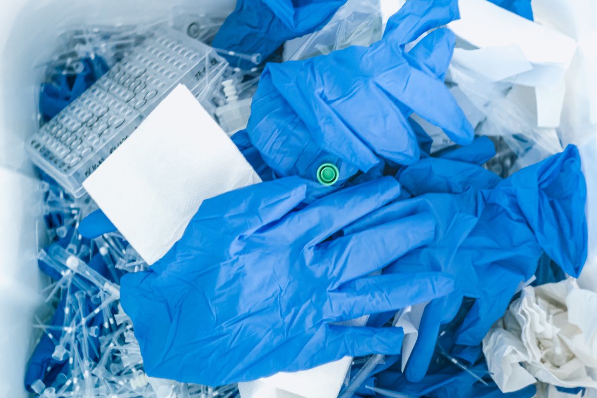 The Pros and Cons of Single-Use Plastics in Medical Manufacturing